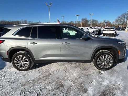 Used 2025 Buick Enclave Preferred image 8