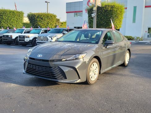 Used 2025 Toyota Camry LE w/ Convenience Package FWD image 6