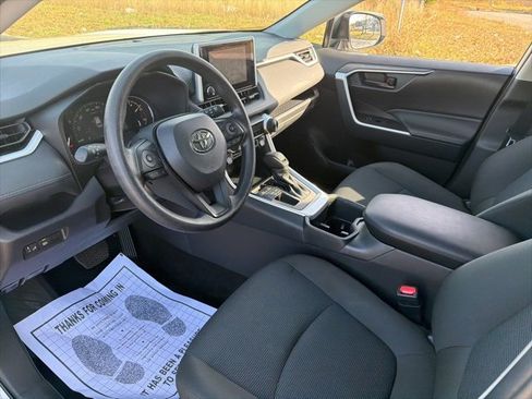 Used 2025 Toyota RAV4 LE image 20
