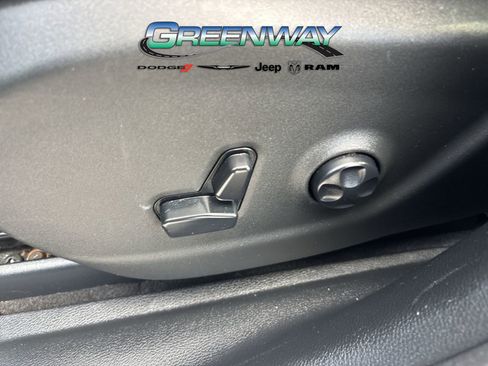 Used 2020 Jeep Cherokee Limited image 13