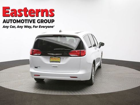 Used 2023 Chrysler Voyager LX image 38