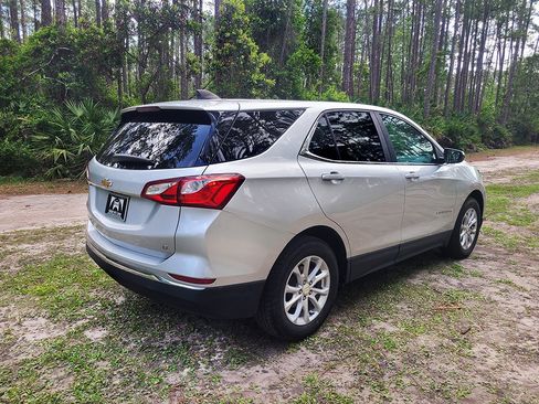 Used 2021 Chevrolet Equinox LT FWD image 4