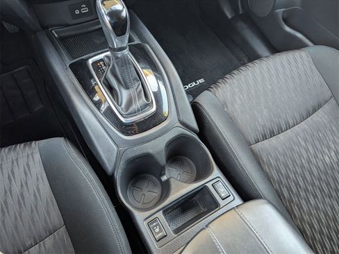 Used 2018 Nissan Rogue SV image 29
