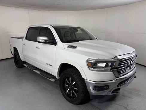 Used 2019 RAM 1500 Laramie AWD/4WD image 2