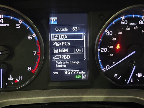 Used 2018 Toyota RAV4 XLE FWD image 17