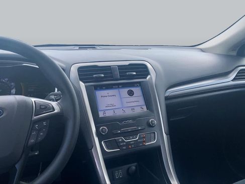 Used 2019 Ford Fusion SE FWD image 6