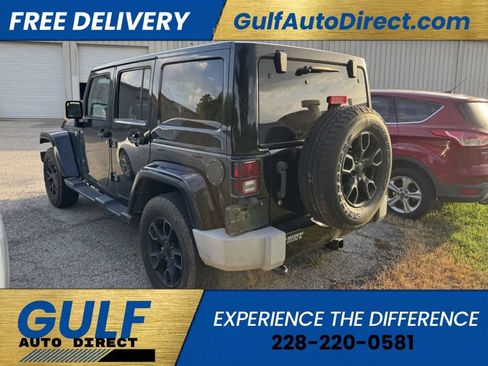 Used 2017 Jeep Wrangler Unlimited Sahara AWD/4WD image 5