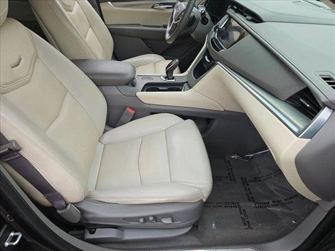Used 2017 Cadillac XT5 Luxury w/ Driver Awareness Package FWD image 24
