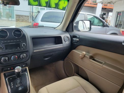 Used 2015 Jeep Patriot Sport AWD/4WD image 8