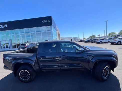 Used 2025 Toyota Tacoma TRD Sport AWD/4WD image 2