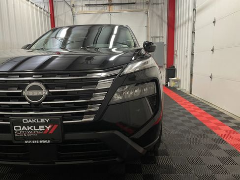 Used 2025 Nissan Rogue SV AWD/4WD image 8
