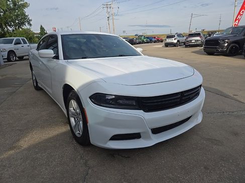 Used 2018 Dodge Charger SXT image 17