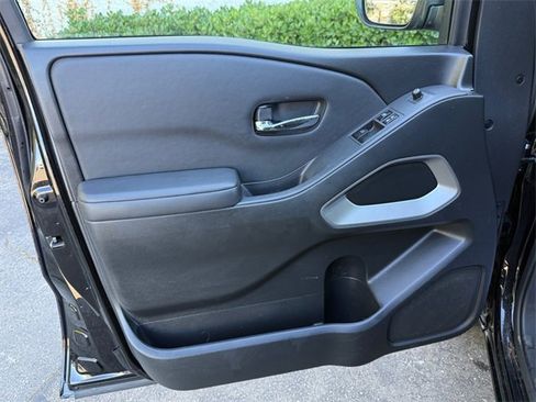 Used 2022 Nissan Frontier SV image 10