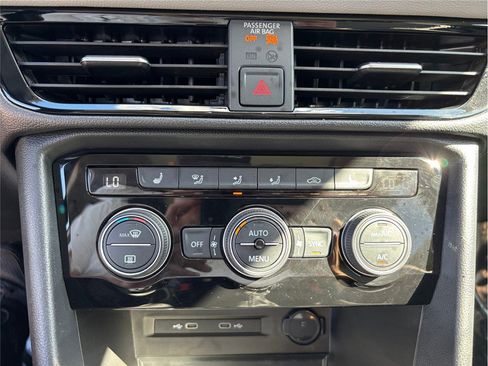 Used 2023 Volkswagen Taos SEL image 27