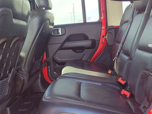 Used 2022 Jeep Wrangler Unlimited Rubicon w/ Trailer Tow Package image 12