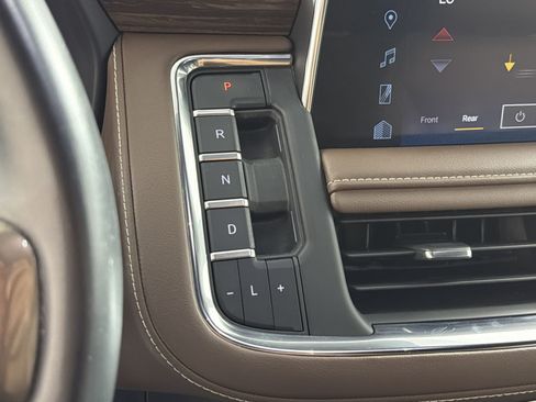 Used 2023 Chevrolet Suburban High Country AWD/4WD image 22