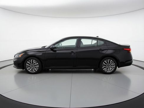 Used 2025 Nissan Altima 2.5 SV FWD image 5