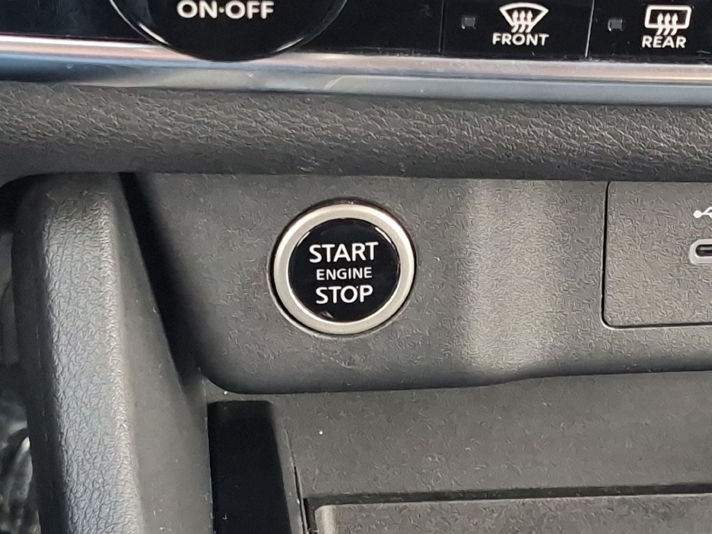 Used 2023 Nissan Rogue SV AWD/4WD image 16