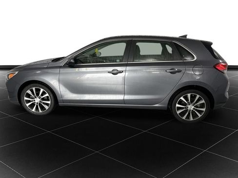 Used 2018 Hyundai Elantra GT FWD image 2