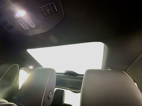 Used 2017 Land Rover Discovery HSE Luxury image 44