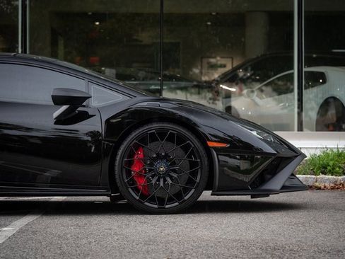 Used 2022 Lamborghini Huracan STO image 26
