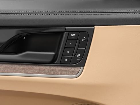 Certified 2024 Porsche Cayenne Coupe AWD/4WD image 31