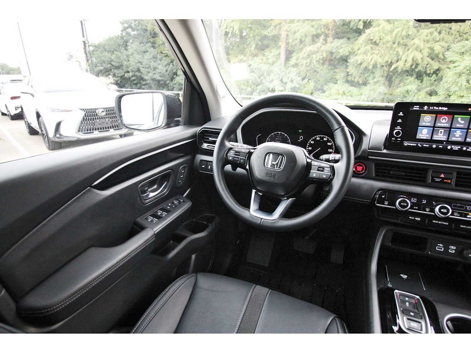 Used 2025 Honda Pilot Touring image 6