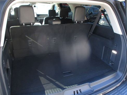 Used 2024 Ford Expedition Max XLT image 4