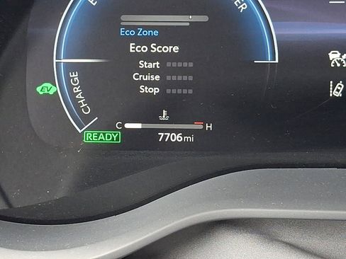 Used 2025 Toyota Sienna XSE FWD image 21