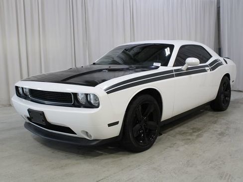 Used 2011 Dodge Challenger R/T RWD image 33