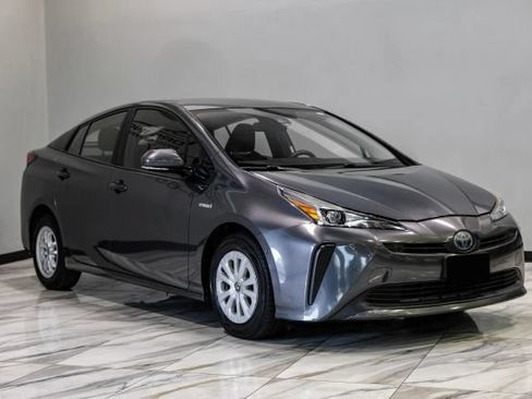Used 2020 Toyota Prius LE FWD image 8
