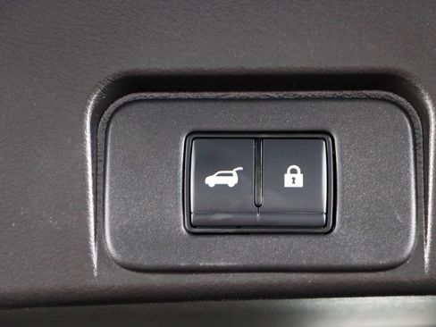 Used 2023 Nissan Rogue SV w/ SV Premium B Package FWD image 30