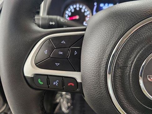 Used 2019 Jeep Renegade Latitude AWD/4WD image 17