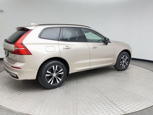 Used 2025 Volvo XC60 B5 Core image 2