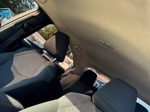 Used 2021 Toyota Corolla LE image 21