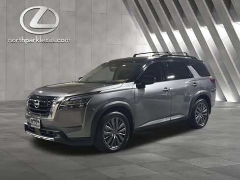 Used 2022 Nissan Pathfinder SL w/ SL Premium Package image 3