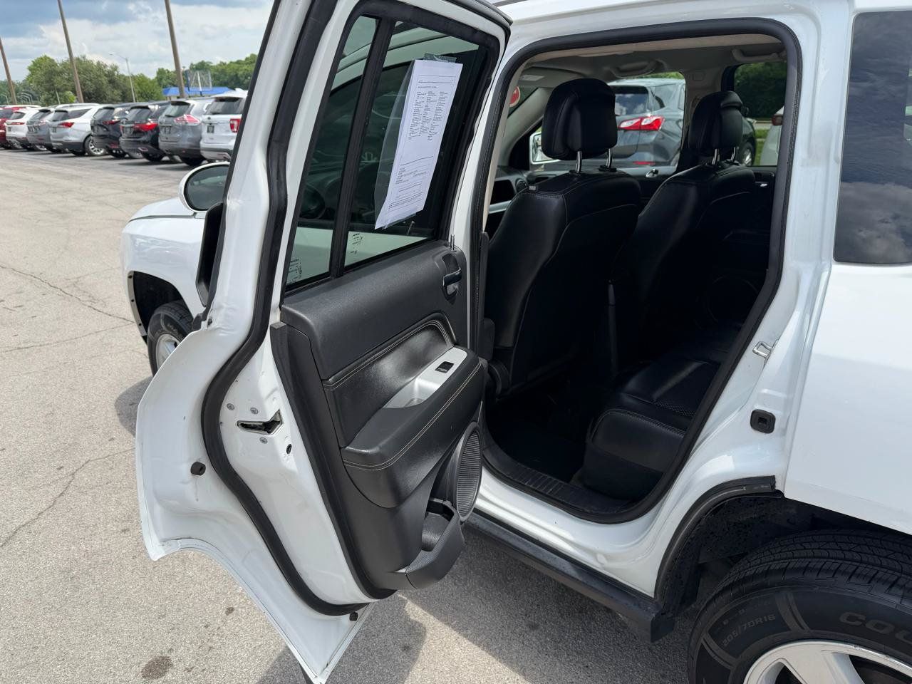 Used 2017 Jeep Compass Latitude FWD image 12