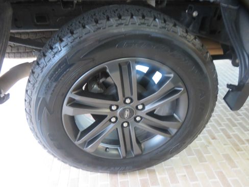 Used 2021 Ford F150 Lariat w/ Equipment Group 502A High AWD/4WD image 9