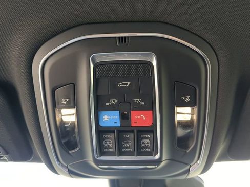 New 2025 Jeep Grand Cherokee Limited w/ Black Appearance Package image 25