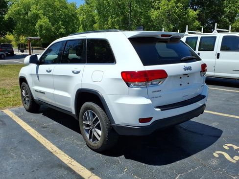 Used 2019 Jeep Grand Cherokee Laredo w/ Laredo X Package AWD/4WD image 3
