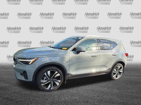 Used 2024 Volvo XC40 B5 Plus w/ Protection Package Premier AWD/4WD image 10