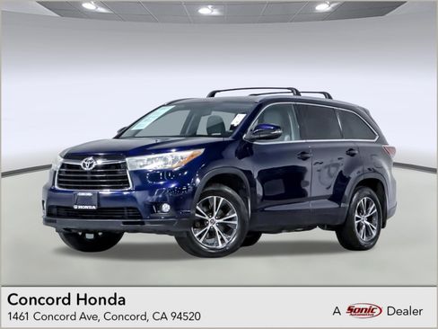 Used 2016 Toyota Highlander XLE AWD/4WD image 1
