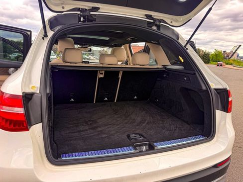 Used 2018 Mercedes-Benz GLC 300 4MATIC image 10