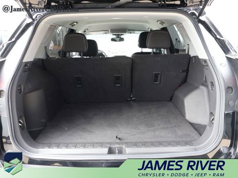 Used 2022 GMC Terrain SLE FWD image 14
