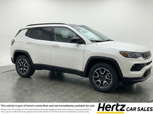 Used 2025 Jeep Compass Trailhawk AWD/4WD image 1