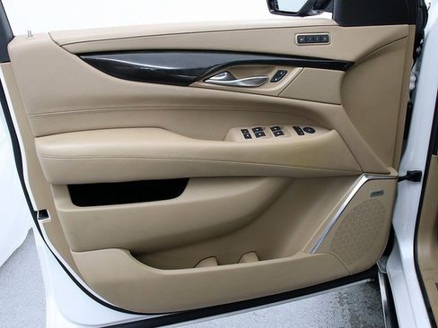 Used 2018 Cadillac Escalade ESV Platinum image 28