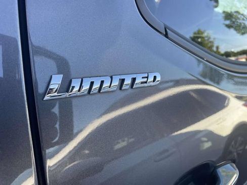 Used 2016 Toyota Tacoma Limited w/ Towing Package RWD image 12