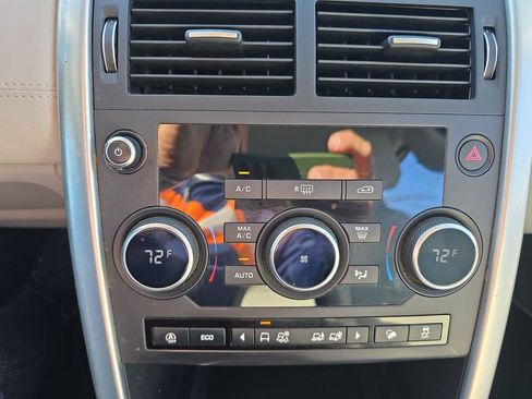 Used 2019 Land Rover Discovery Sport SE image 25