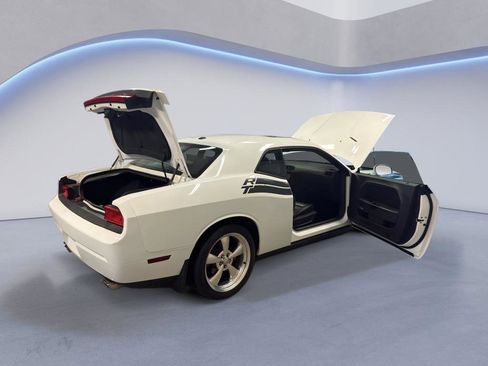 Used 2010 Dodge Challenger R/T RWD image 13
