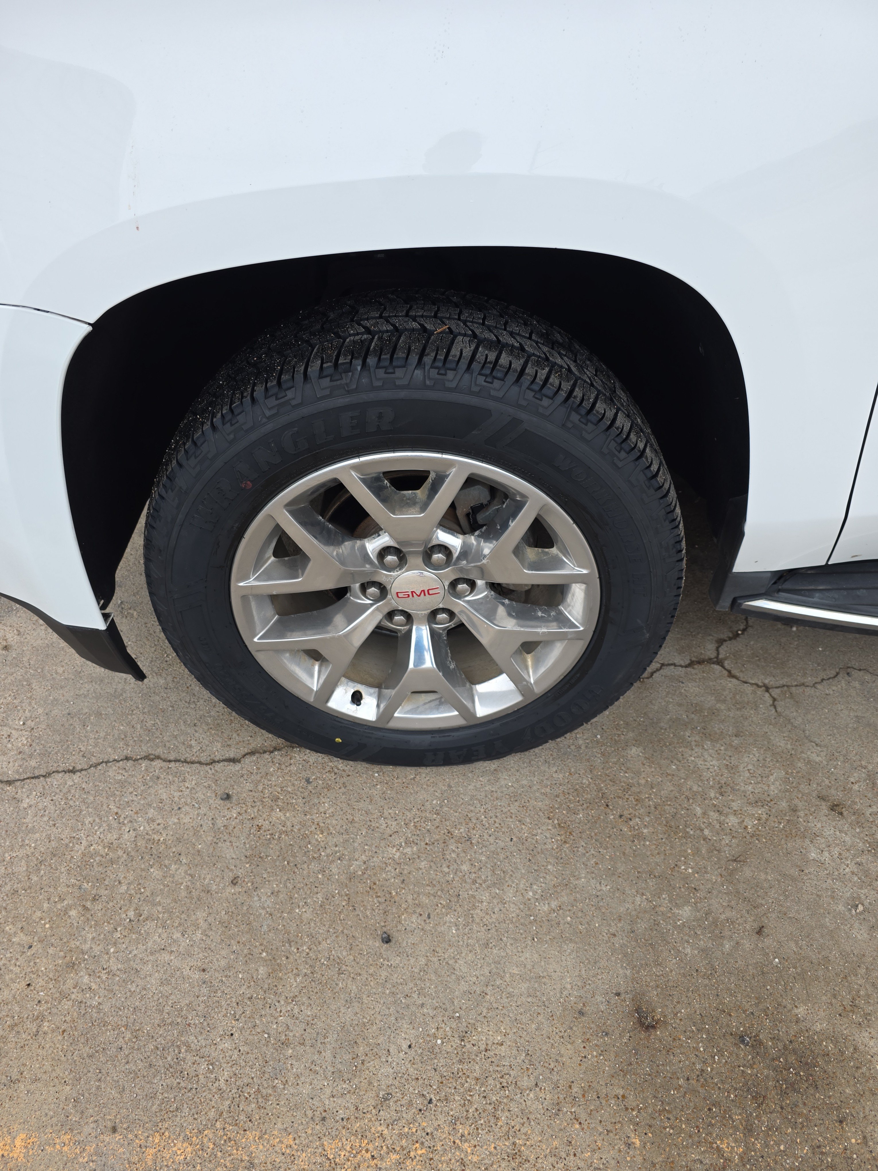 Used 2017 GMC Yukon SLE w/ SLE Value Package RWD image 31